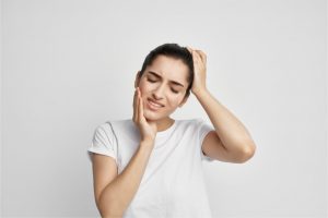 toothache causing headache and earache to young woman